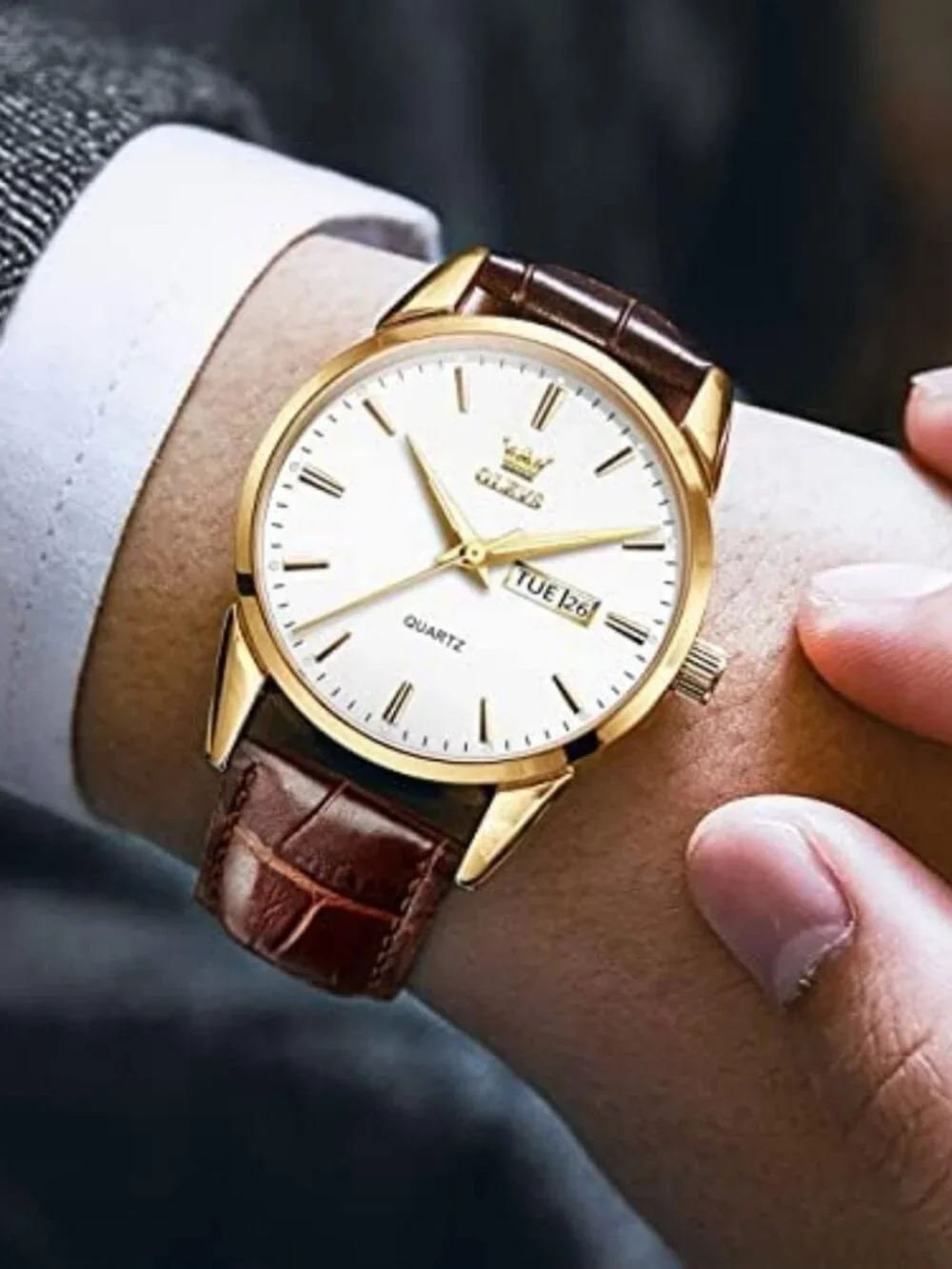 Stylish Casual Leather Watch for Men, Easy-to-Read Quartz, Waterproof Design
